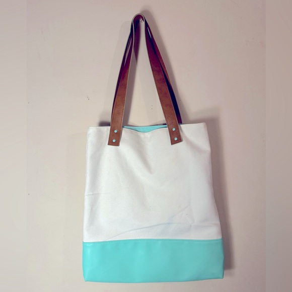 Benefit Cosmetics Tote - Picture 3 of 3